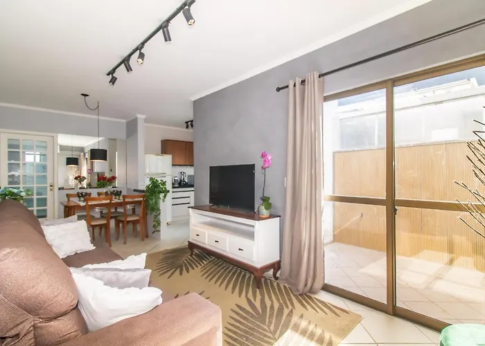 Apartamento Moderno Com Terraço à 4km Do Consulado