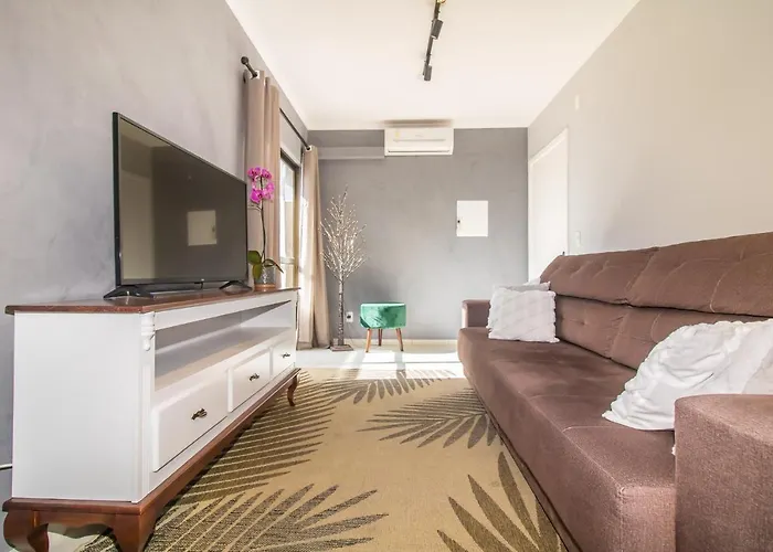 Apartamento Moderno Com Terraço à 4km Do Consulado